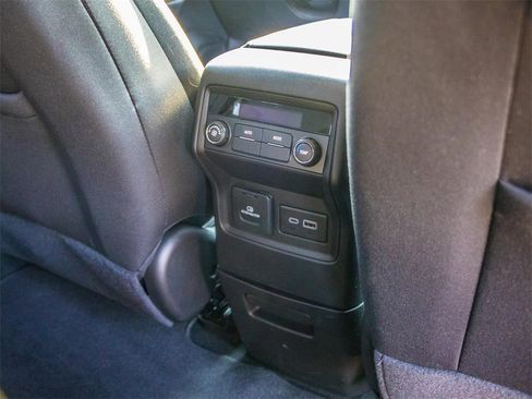 Used 2023 GMC Acadia SLE w/ Driver Convenience Package image 21