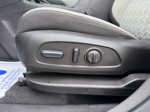 Used 2023 Chevrolet Equinox LT image 14