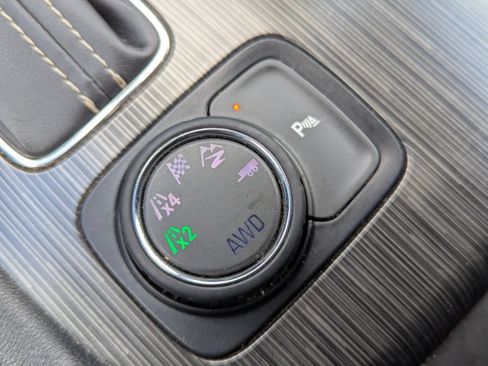 Certified 2019 GMC Acadia SLT AWD/4WD image 15