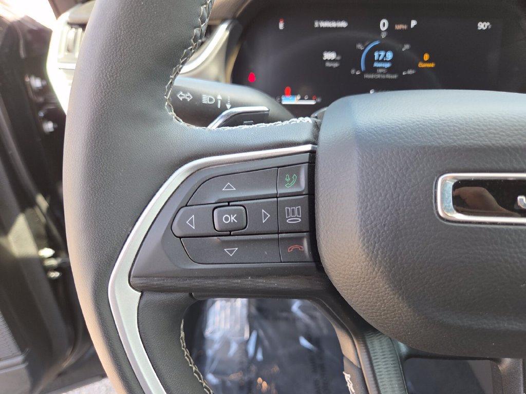 Used 2025 Jeep Grand Cherokee Altitude AWD/4WD image 33