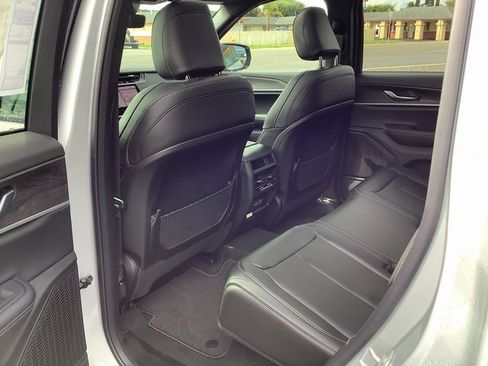 New 2025 Jeep Grand Cherokee Limited image 25