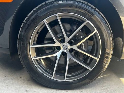 Certified 2025 Porsche Macan image 13