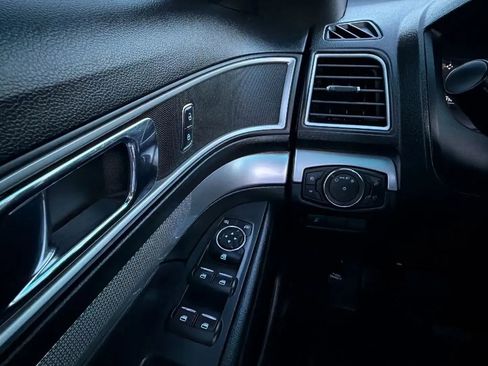 Used 2017 Ford Explorer XLT w/ Equipment Group 202A image 13