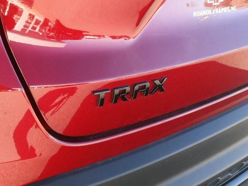 Used 2024 Chevrolet Trax RS w/ Sunroof Package image 8