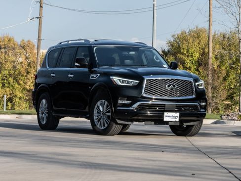 Used 2018 INFINITI QX80 2WD w/ Driver Assistance Package image 2
