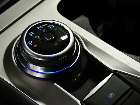 Used 2022 Ford Explorer XLT image 23