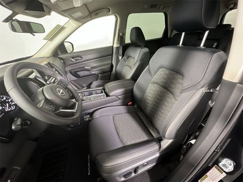 New 2025 Nissan Pathfinder SV image 13