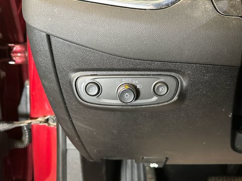 Used 2018 Chevrolet Equinox Premier AWD/4WD image 18