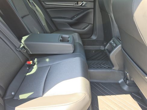 Used 2022 Honda Accord Sport image 11