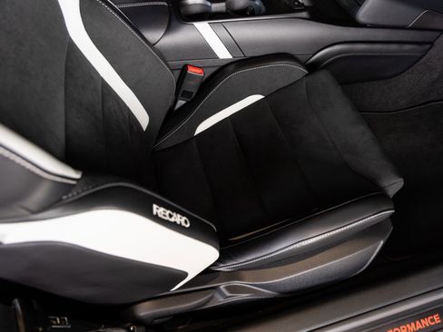 Used 2020 Ford Mustang Shelby GT500 w/ Carbon Fiber Track Pack image 28