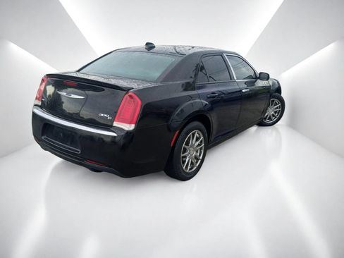 Used 2017 Chrysler 300 C AWD/4WD image 5