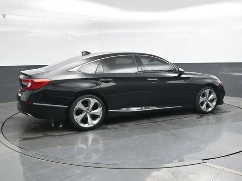 Used 2018 Honda Accord Touring image 2