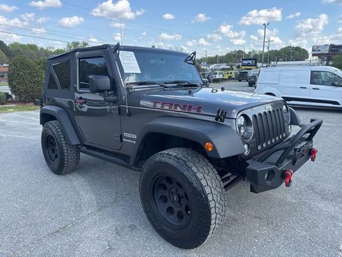 Used 2018 Jeep Wrangler Sport image 7