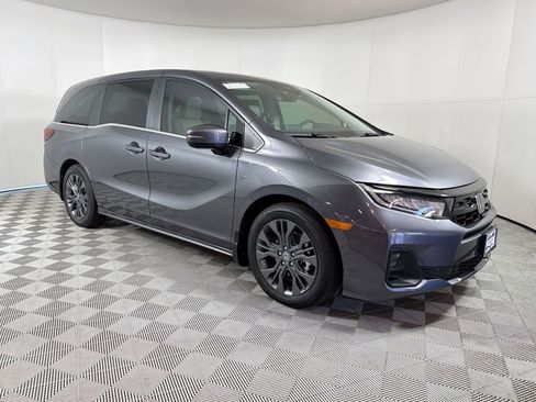 New 2026 Honda Odyssey Touring image 7