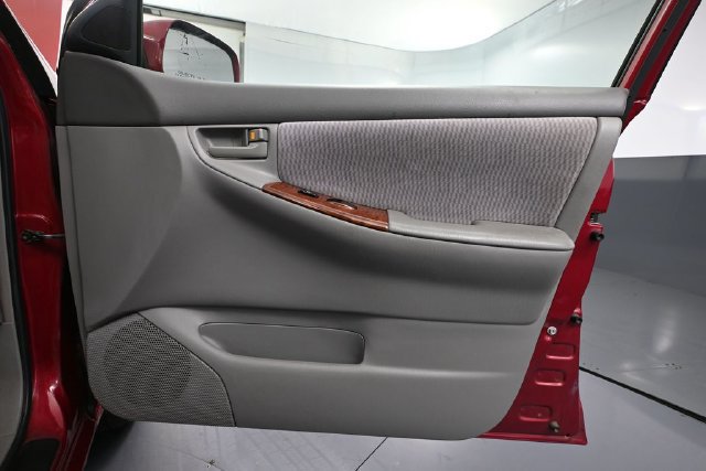 Used 2005 Toyota Corolla LE w/ Audio Value Pkg FWD image 33