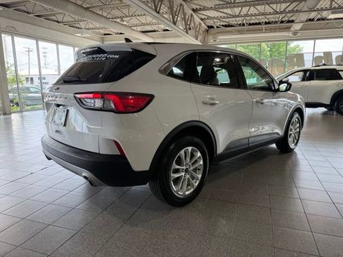 Used 2022 Ford Escape SE w/ Convenience Package FWD image 9