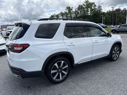 Used 2025 Honda Pilot Touring image 13