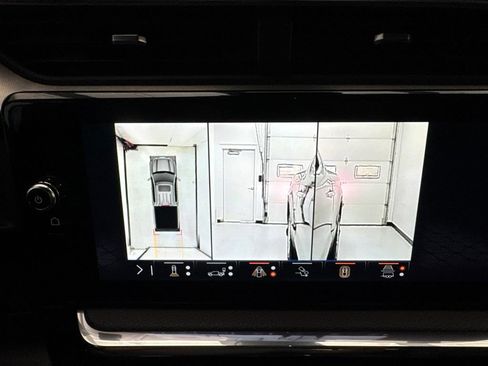 Used 2024 GMC Sierra 1500 Denali w/ Technology Package AWD/4WD image 32