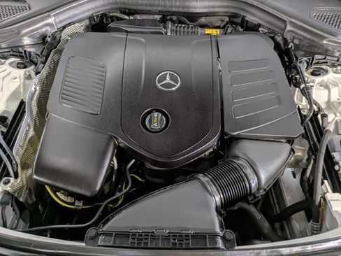 Certified 2024 Mercedes-Benz GLC 300 image 23