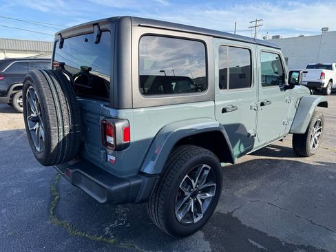 Used 2024 Jeep Wrangler Unlimited w/ Convenience Group AWD/4WD image 19