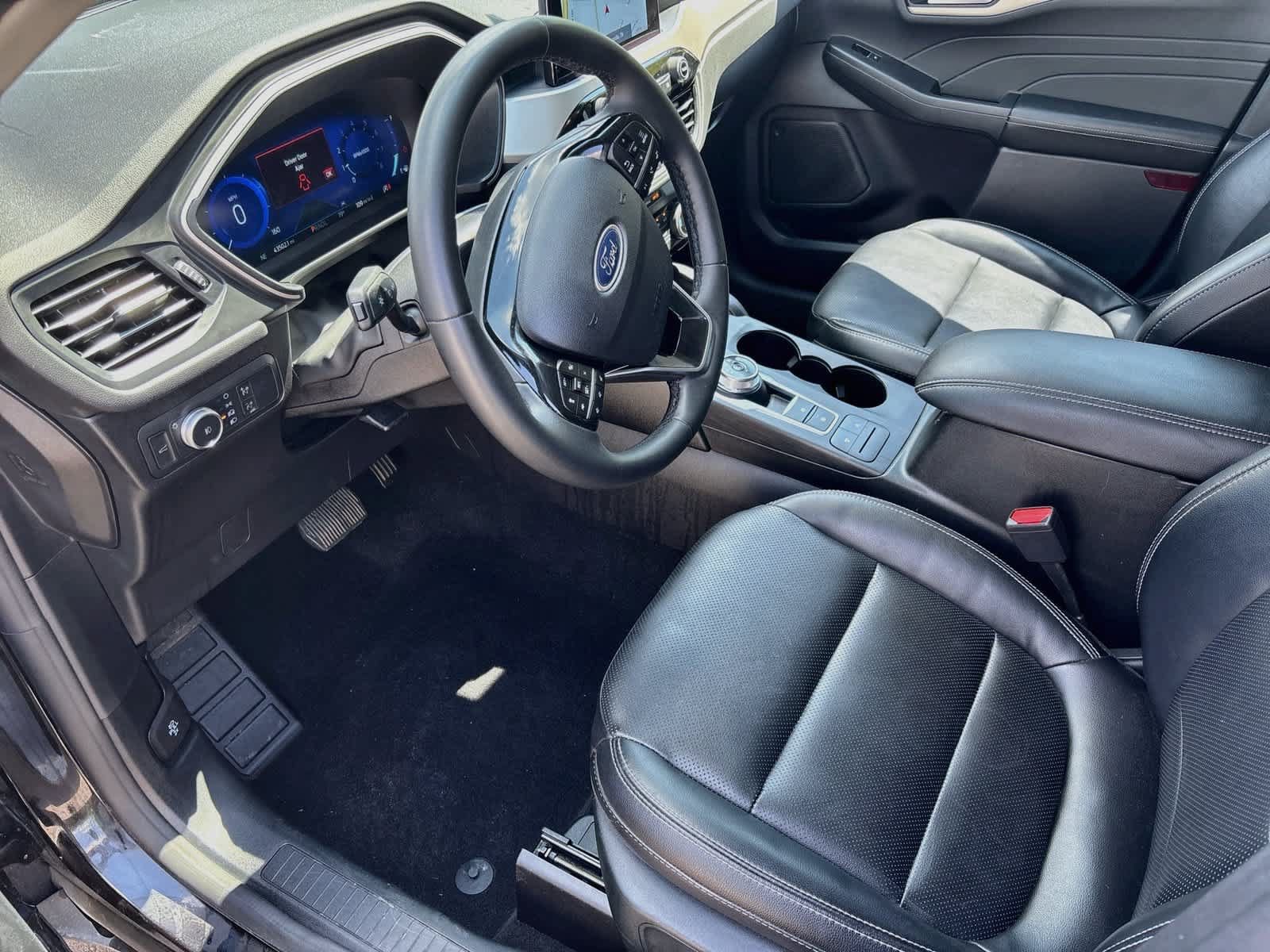 Used 2022 Ford Escape SEL w/ Technology Package FWD image 9