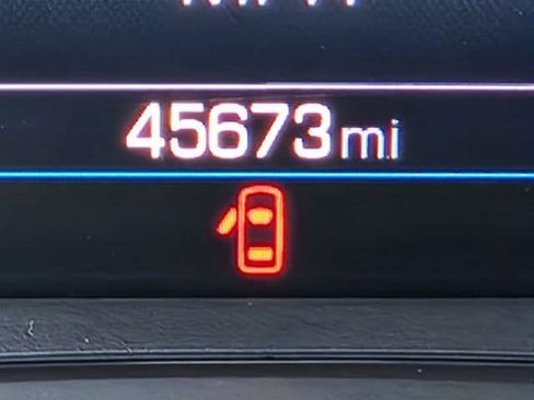 Used 2022 GMC Terrain SLE image 17