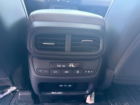 Used 2025 Honda Pilot EX-L image 11