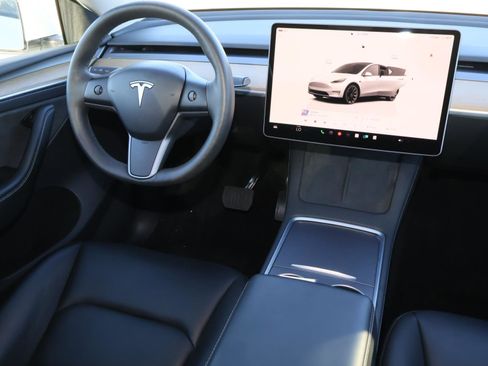 Used 2023 Tesla Model Y Long Range image 10