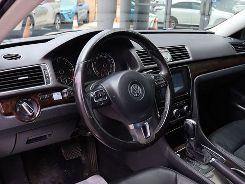 Used 2015 Volkswagen Passat TDI SEL Premium FWD image 39