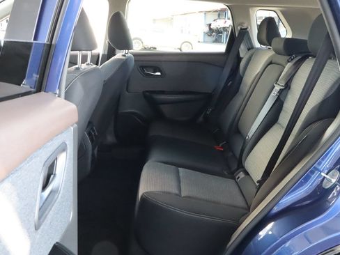 Used 2023 Nissan Rogue SV FWD image 36