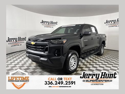 Used 2024 Chevrolet Colorado W/T w/ WT Convenience Package RWD image 1