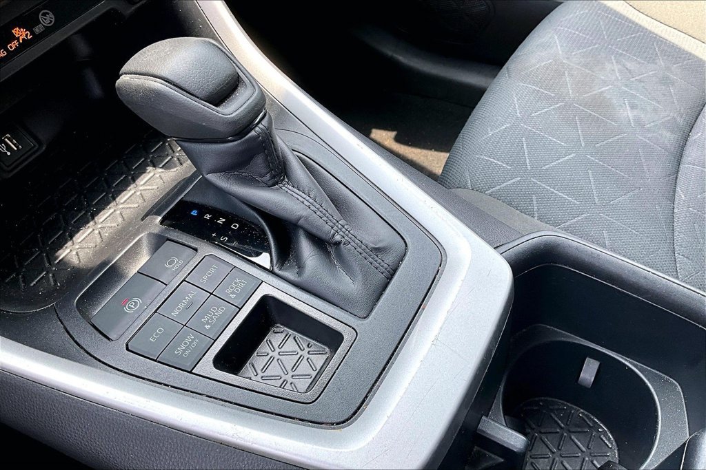 Used 2025 Toyota RAV4 XLE AWD/4WD image 18