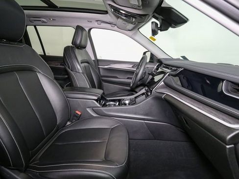 Used 2022 Jeep Grand Cherokee Limited 4xe image 17