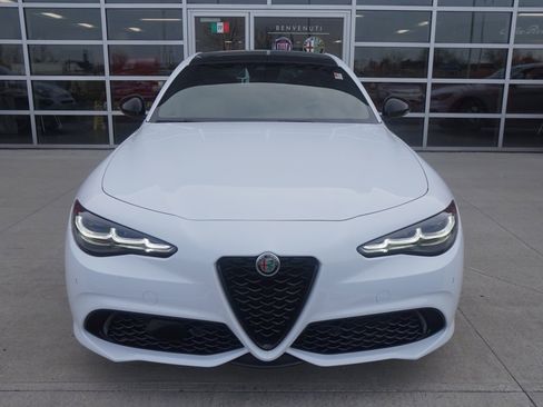 New 2024 Alfa Romeo Giulia Sprint image 3