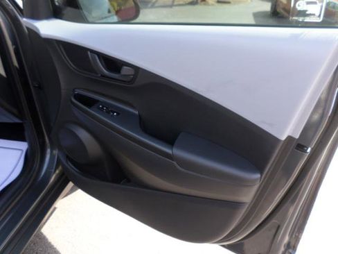 Used 2020 Hyundai Kona SE w/ Cargo Package image 38