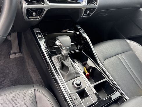 Certified 2023 Kia Sorento SX image 30