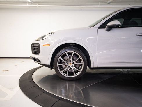 Certified 2023 Porsche Cayenne AWD/4WD image 11