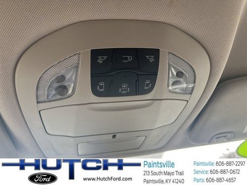 Used 2024 Chrysler Pacifica Touring-L FWD image 34