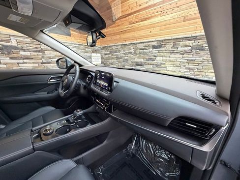 Used 2021 Nissan Rogue SL w/ Premium Package image 13