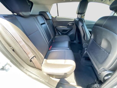 Used 2018 Chevrolet Trax LT w/ LT Convenience Package FWD image 15