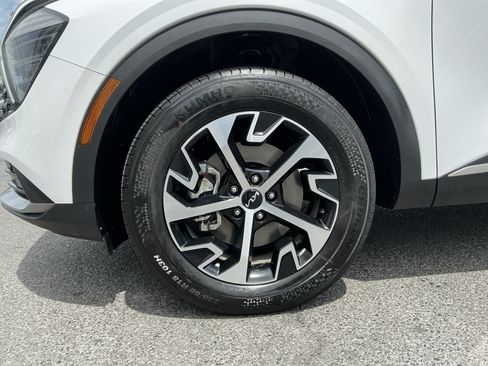 Certified 2025 Kia Sportage EX w/ Premium Package AWD/4WD image 9