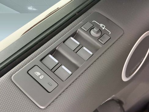 Used 2026 Land Rover Discovery Limited Edition AWD/4WD image 12