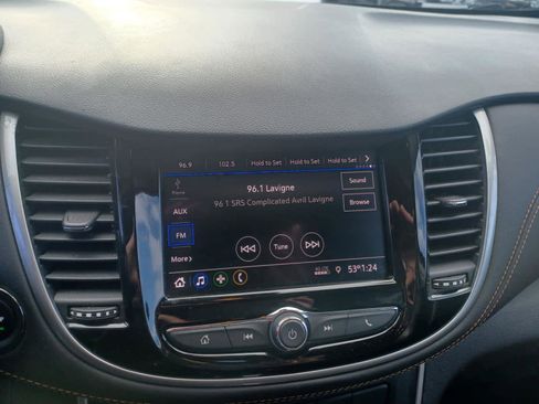 Used 2022 Chevrolet Trax LT w/ LT Convenience Package image 10