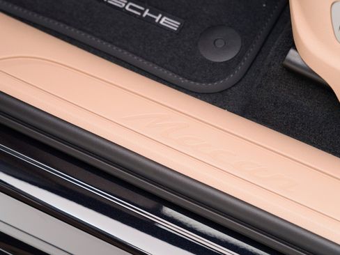 Certified 2026 Porsche Macan AWD/4WD image 13
