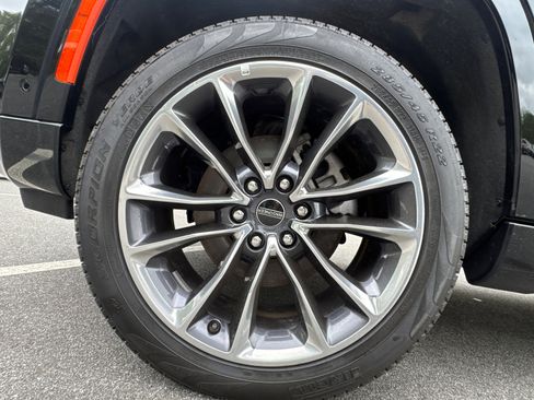 Used 2025 Jeep Wagoneer L Series III w/ Premium Group I image 14