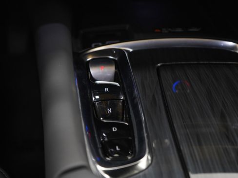 Used 2024 Buick Enclave Essence w/ Sport Touring Edition image 21