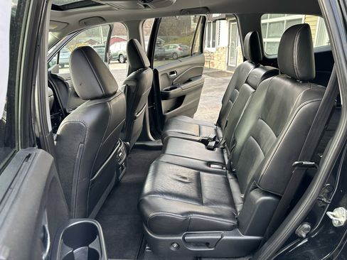 Used 2019 Honda Pilot Touring image 11