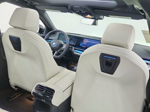 Used 2025 BMW i5 xDrive40 w/ M Sport Package image 28