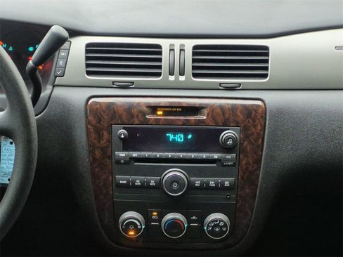 Used 2013 Chevrolet Impala Police image 9