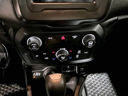 Used 2018 Jeep Renegade Sport w/ Power & Air Group image 31